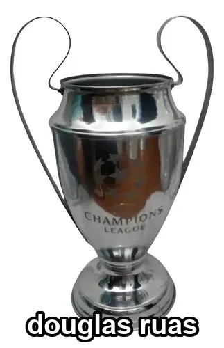 A taça da Champions, a orelhuda, com a legenda: douglas ruas.